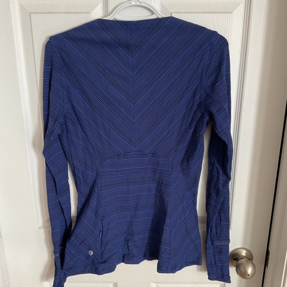 Lululemon Base Runner long sleeve t shirt, size 8 - Picture 5 of 5